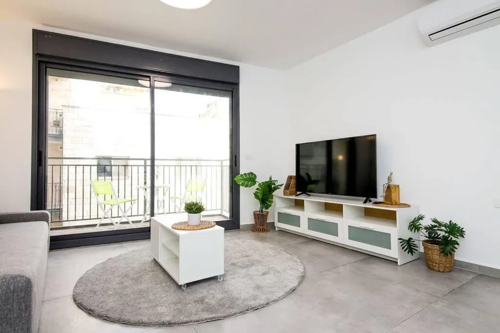 Image 4 of Agrippas Suite 6