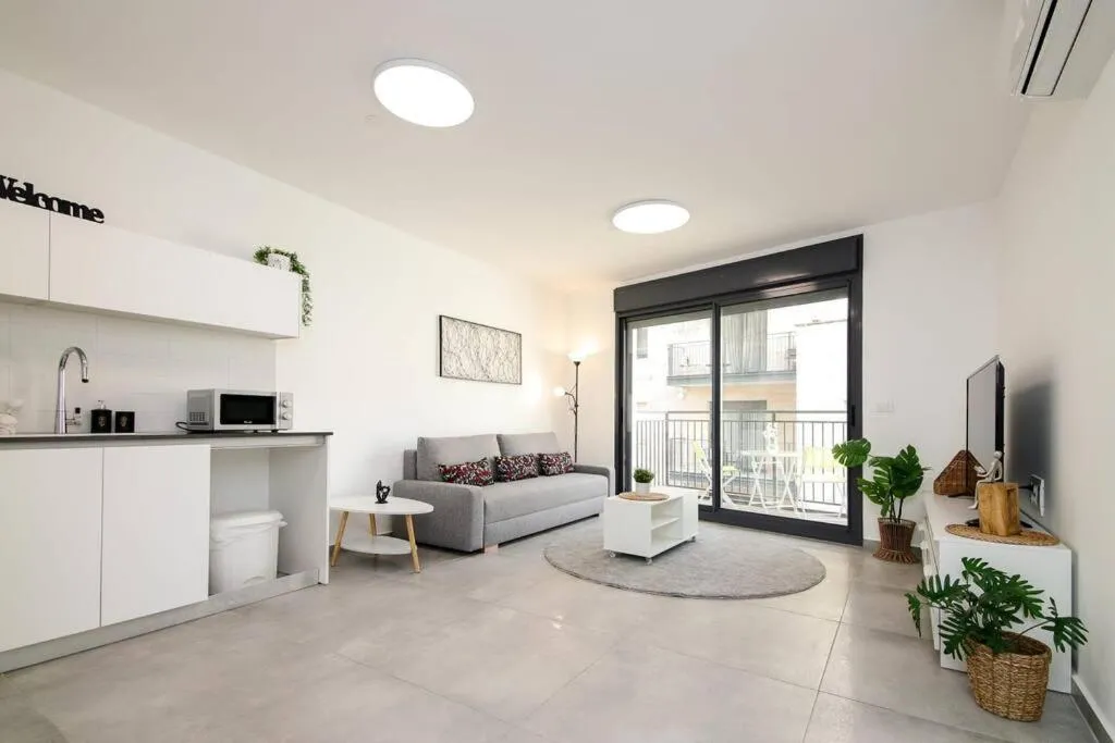 Image 3 of Agrippas Suite 6