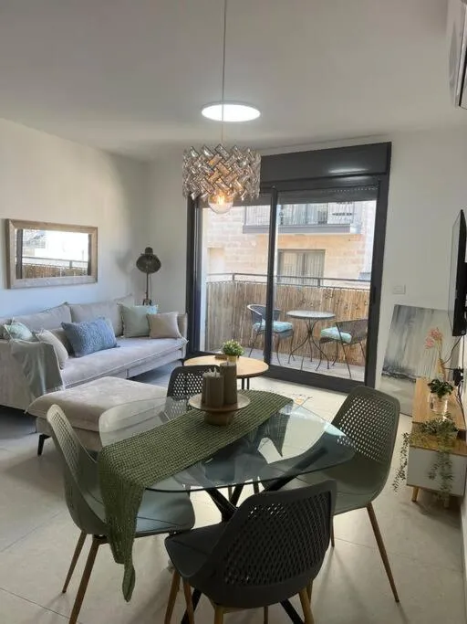 Image 3 of Agrippas suite – suzan