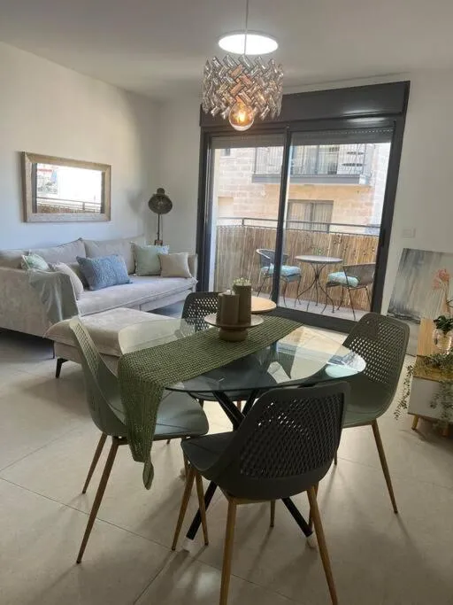 Image 4 of Agrippas suite – suzan