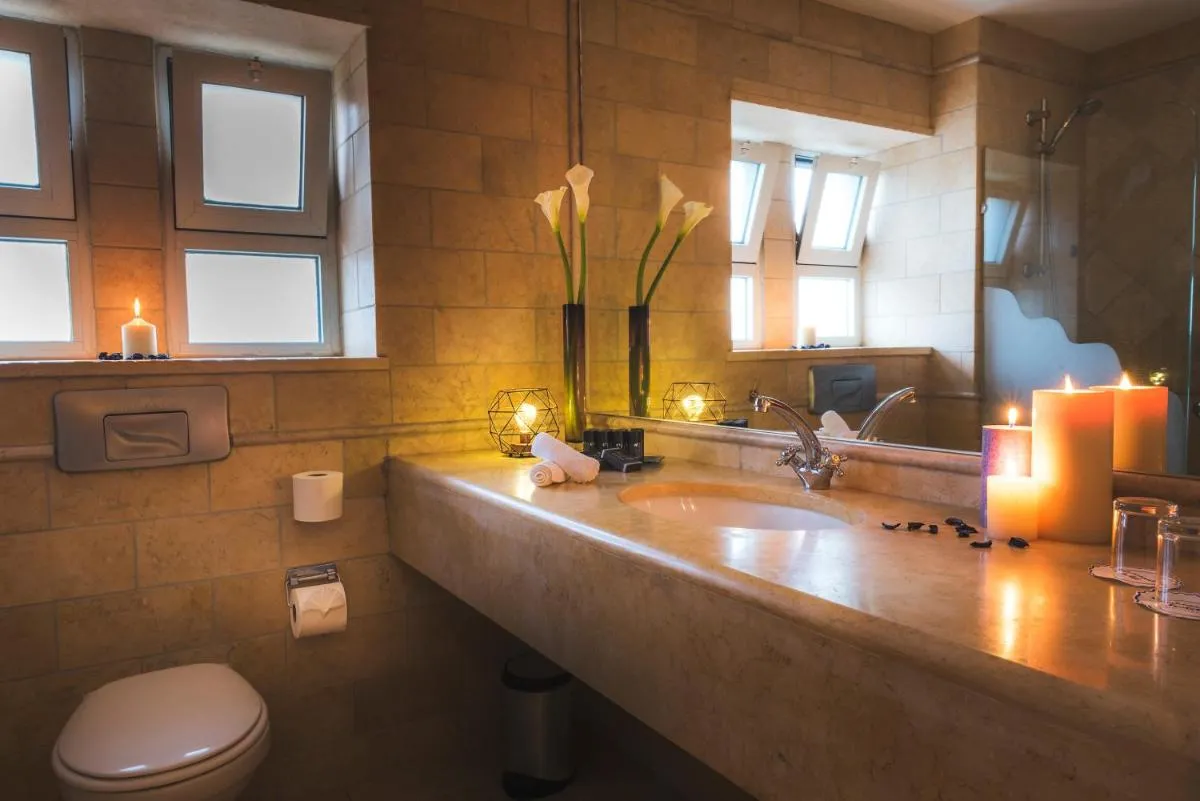 Image 2 of Ambassador Hotel