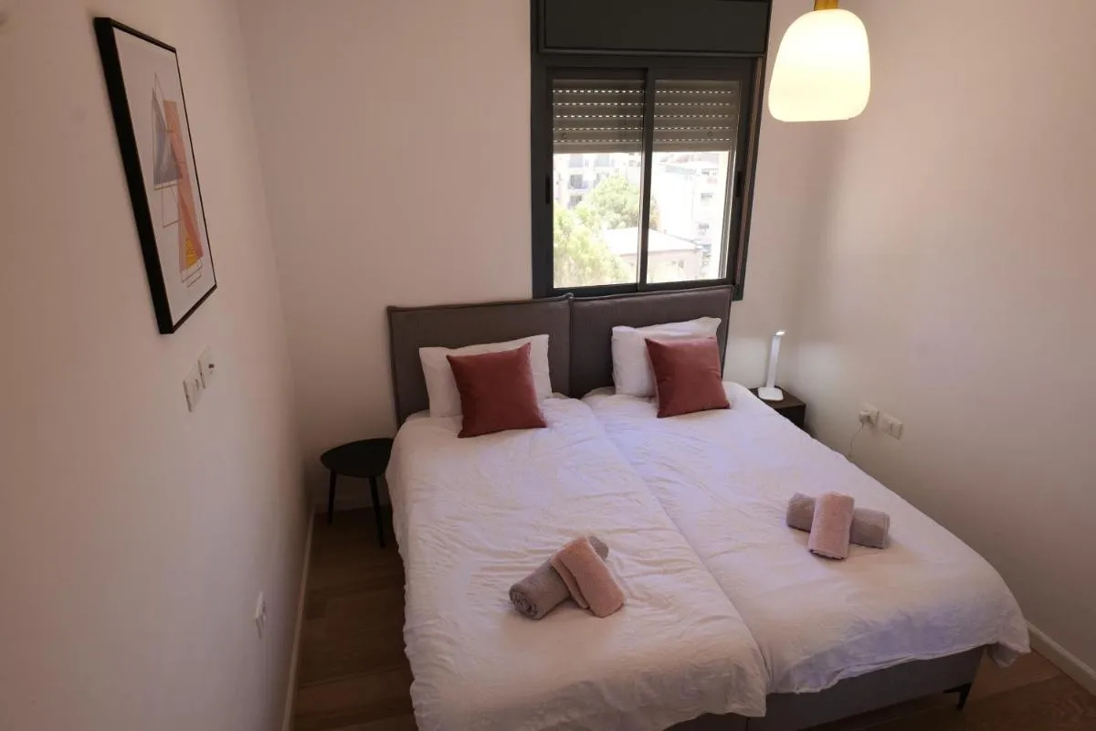 Image 6 of Beautiful 2BR near Mahane Yehuda