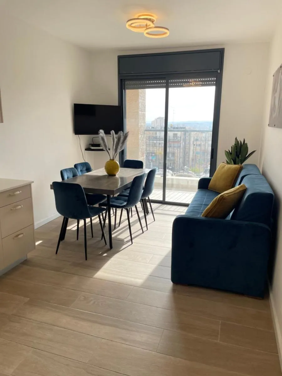 Image 4 of Beautiful 2BR near Mahane Yehuda