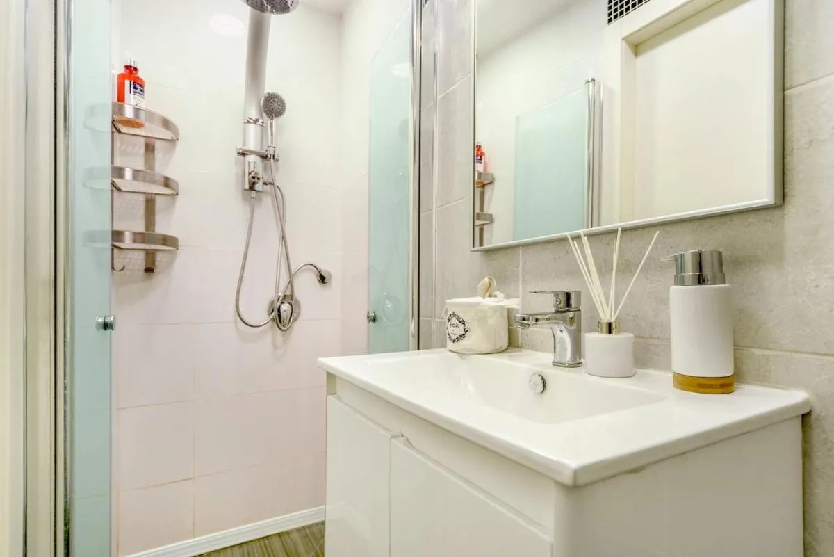 Image 2 of Charming home heart of the city