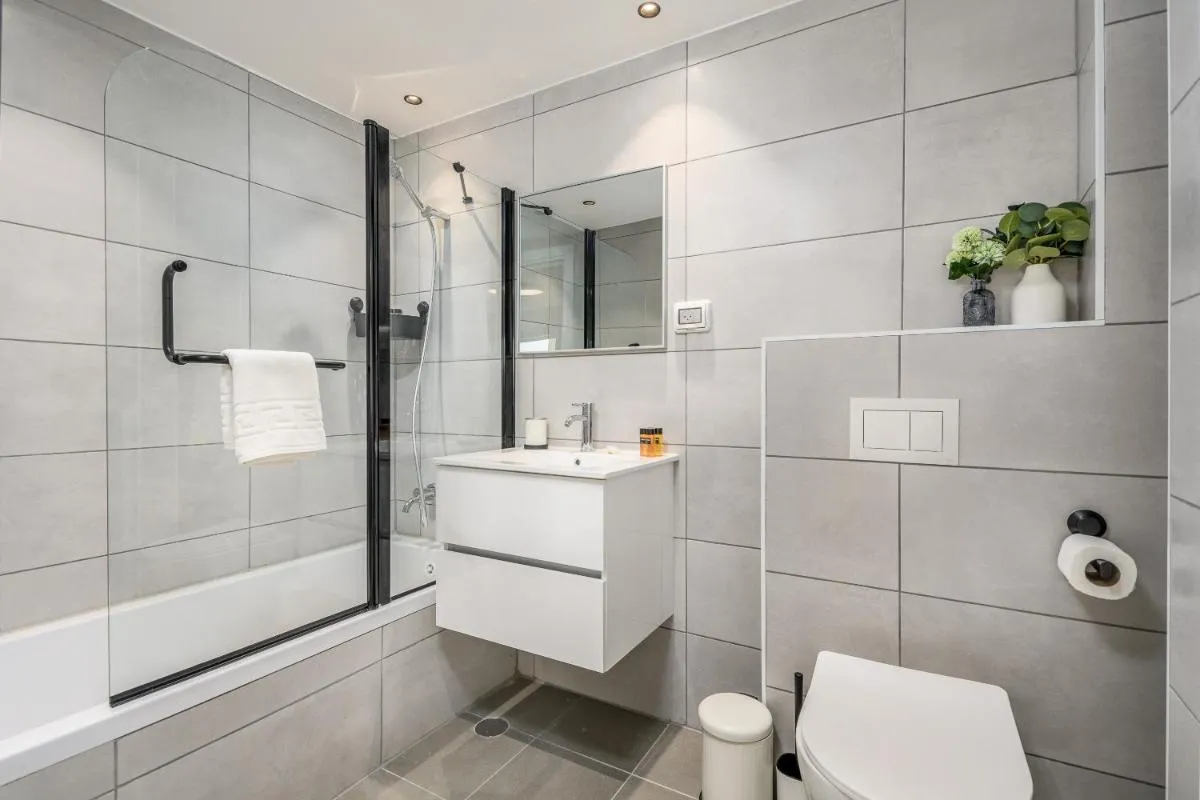 Image 2 of Designed 2BDR&2Bth w Parking- mahne yehuda sea u jerusalem