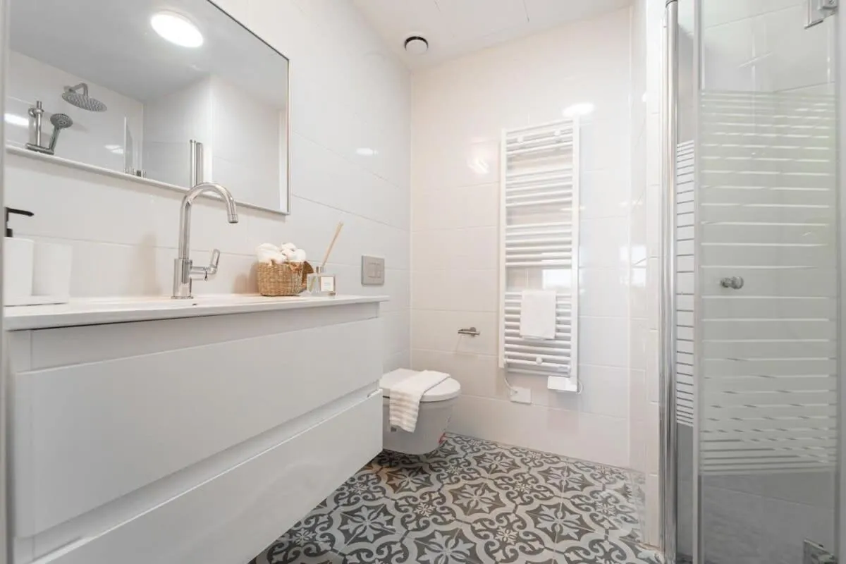 Image 2 of Dreamy 2 Bedroom In Best Location Parking