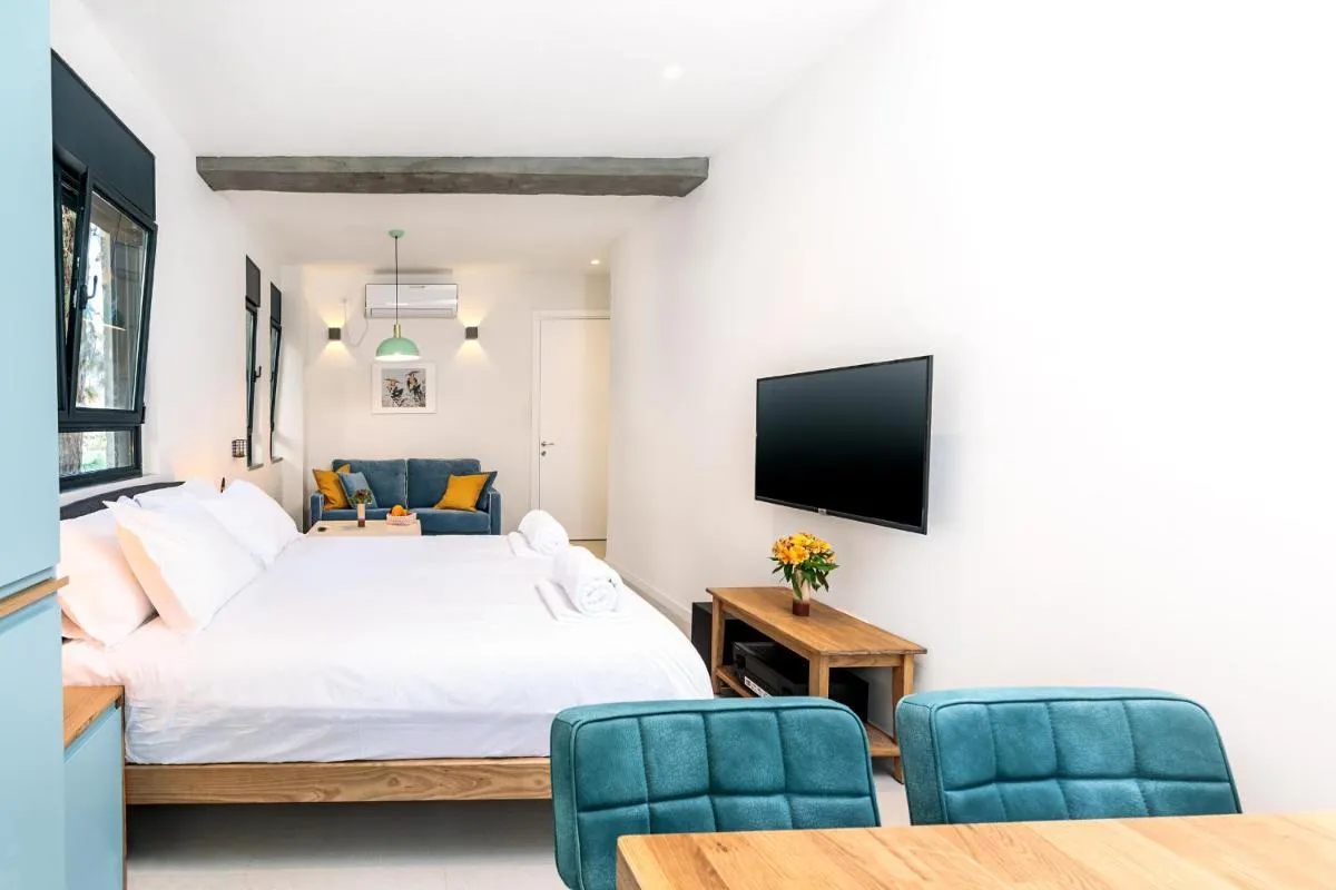 Image 2 of Emanuel Boutique