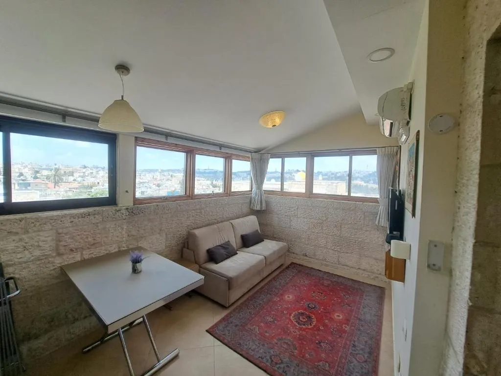 Image of Into Jerusalem heart