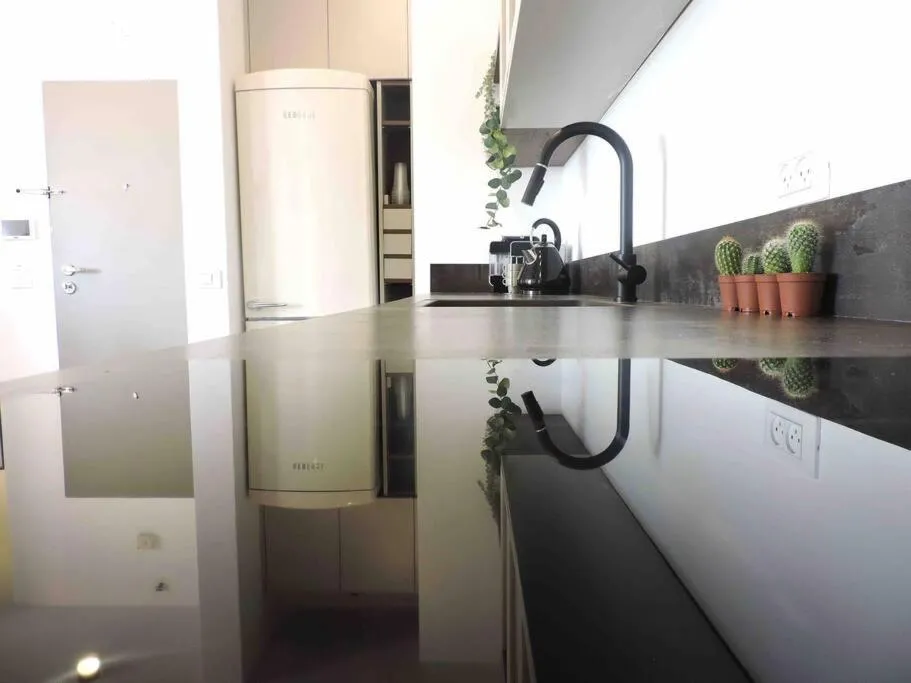 Image 2 of JLM market suite