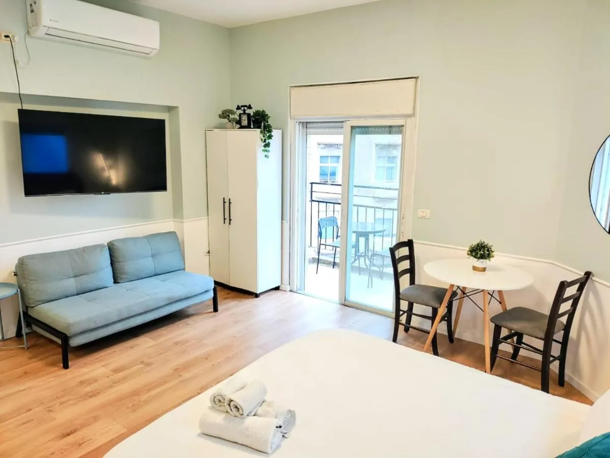 Image 3 of Jako Boutique