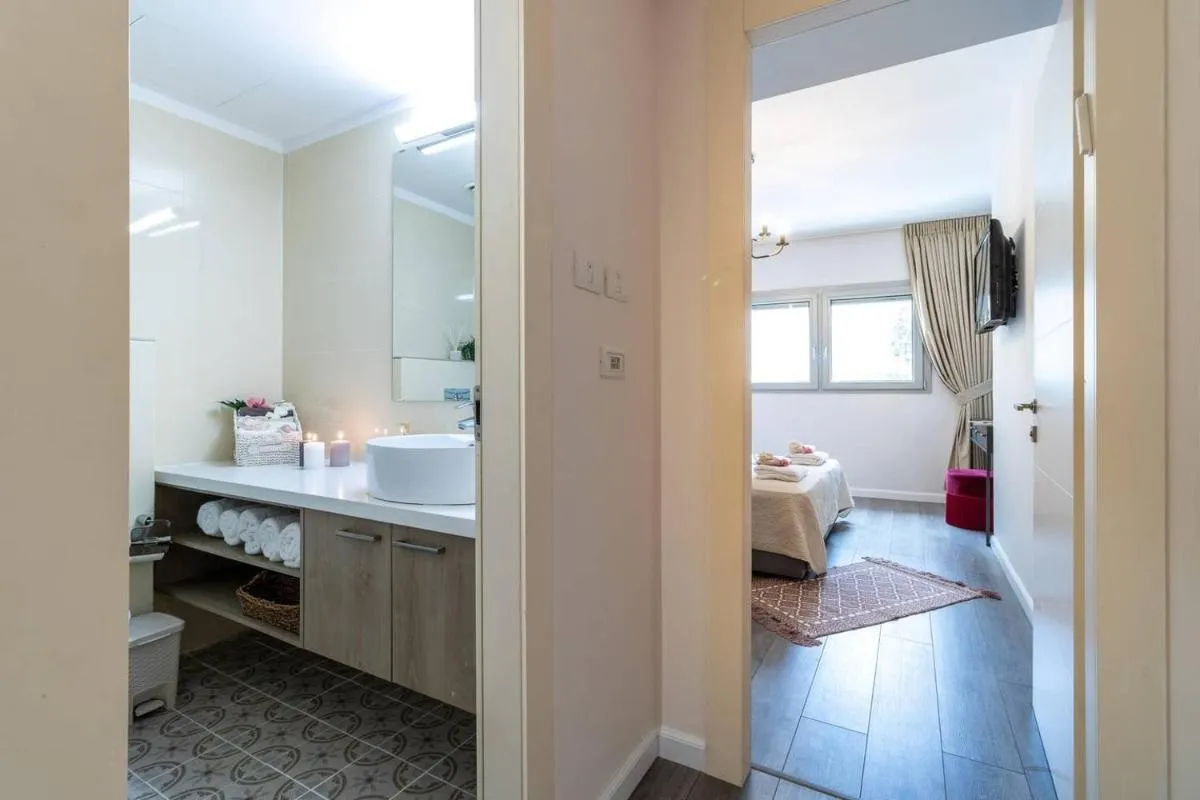 Image 2 of King David Residence Luxury 4 BD/Pool/Gym/Parking