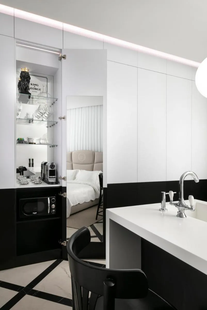 Image 6 of King George suites