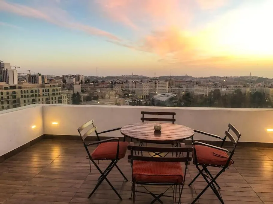 Image 3 of King George suites