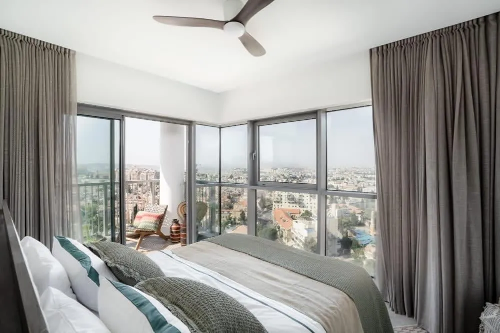 Image 5 of Luxurious 16th-Floor Apartment with Panoramic Views in Savyon View Tower Jerusalem