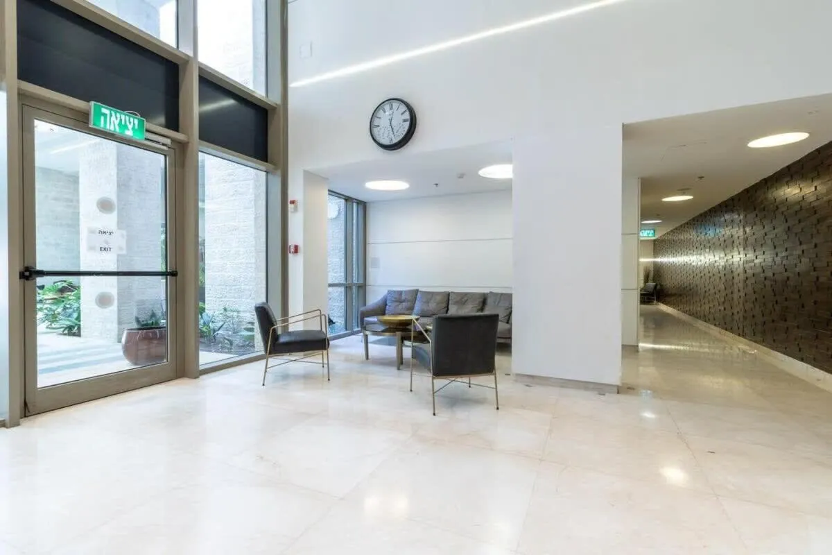 Image 6 of Luxurious 1BDR Terrace Parking in City Central