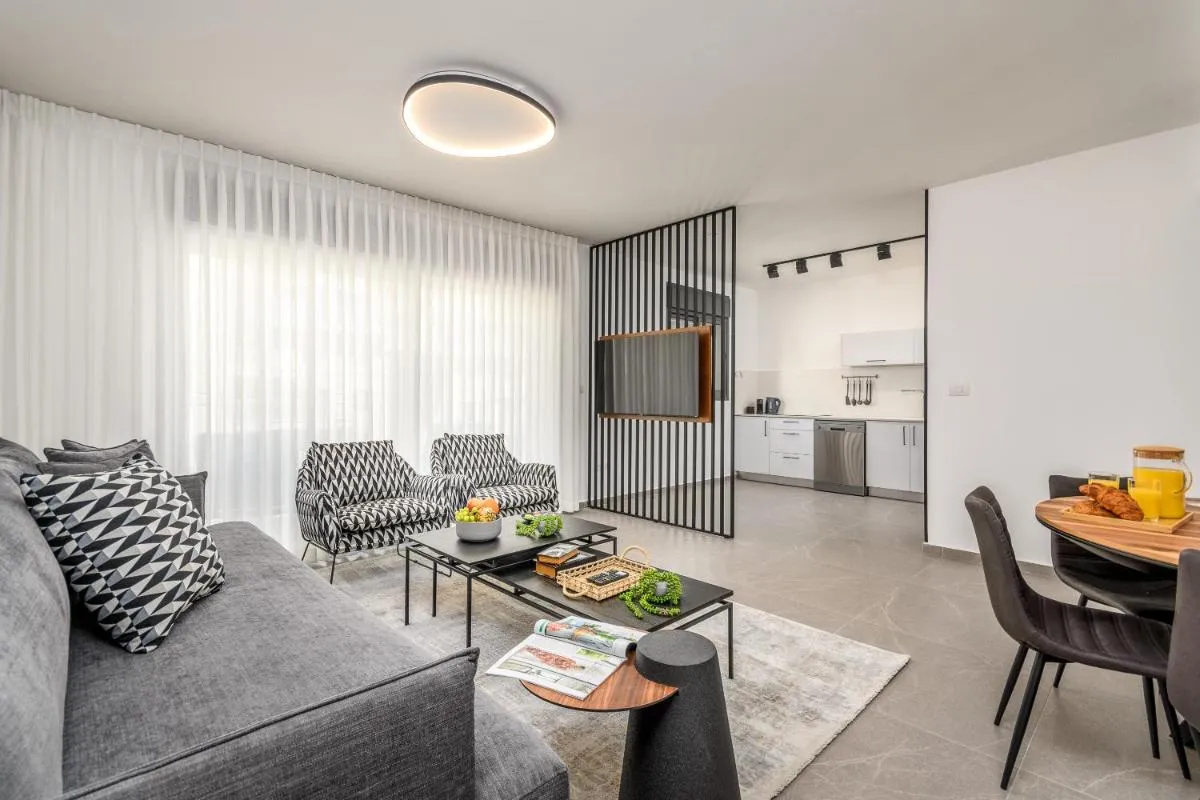 Image 2 of Luxurious Huge 2BDR&2Bth w Parking- mahne yehuda sea-u jerusalem