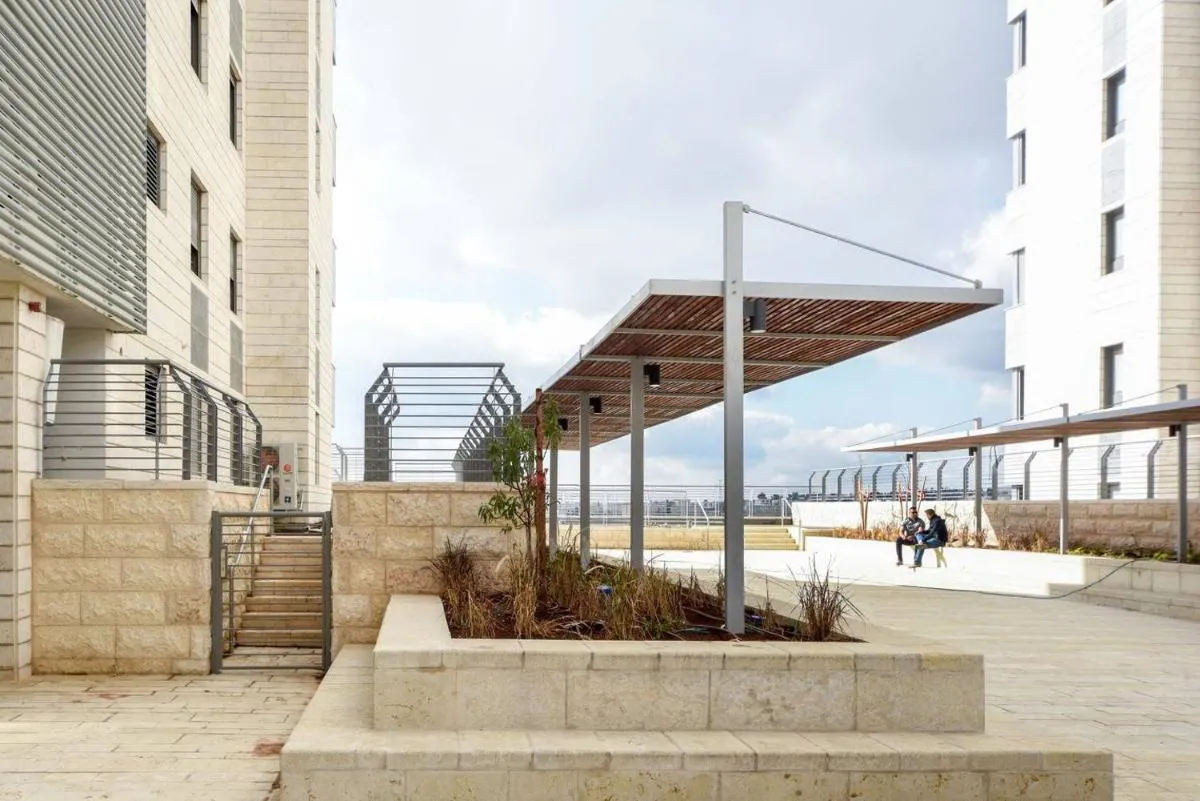 Image 5 of Luxurious flat in residential area