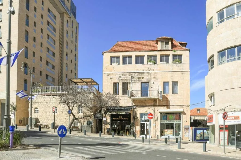 Image 4 of Luxury Apartment