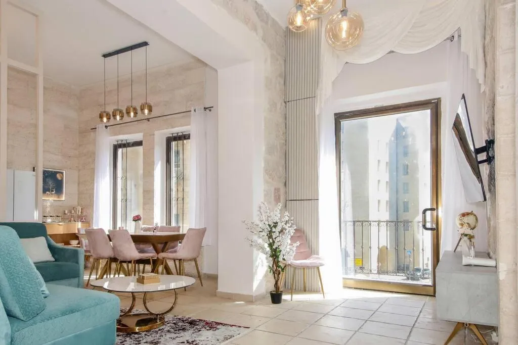 Image 2 of Luxury Apartment