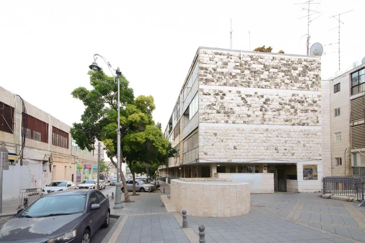 Image 5 of Mamilla Brilliant Emerald 1