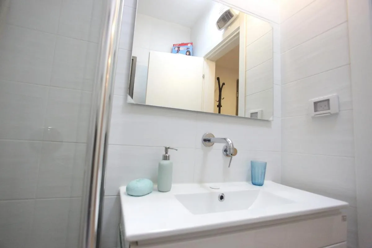 Image 2 of Modern Home In The Heart of Nachlaot