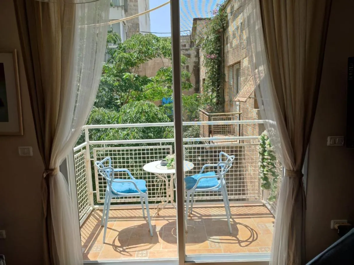 Image 5 of Nettas luxurious central Jerusalem Ap