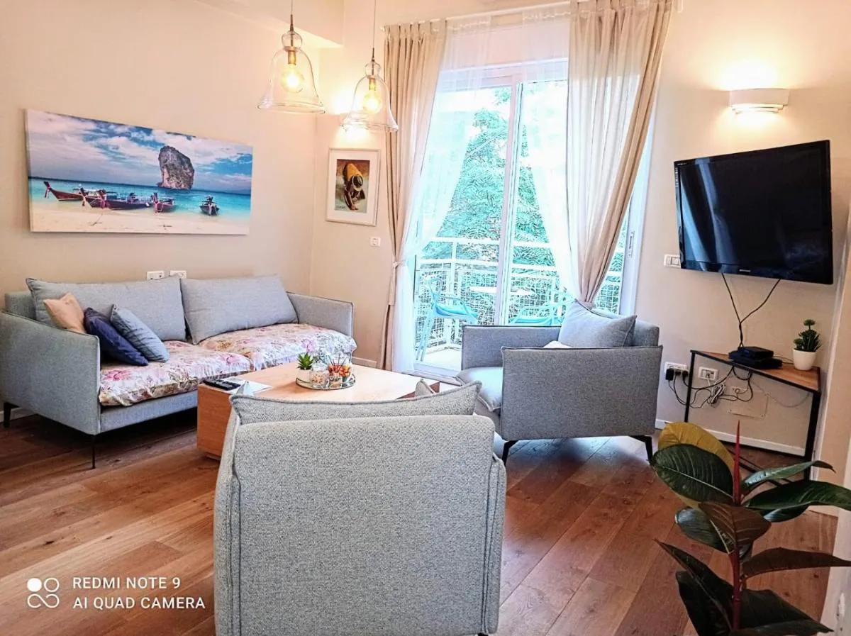 Image 4 of Nettas luxurious central Jerusalem Ap