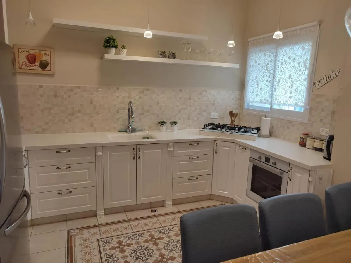 Image 2 of Nettas luxurious central Jerusalem Ap