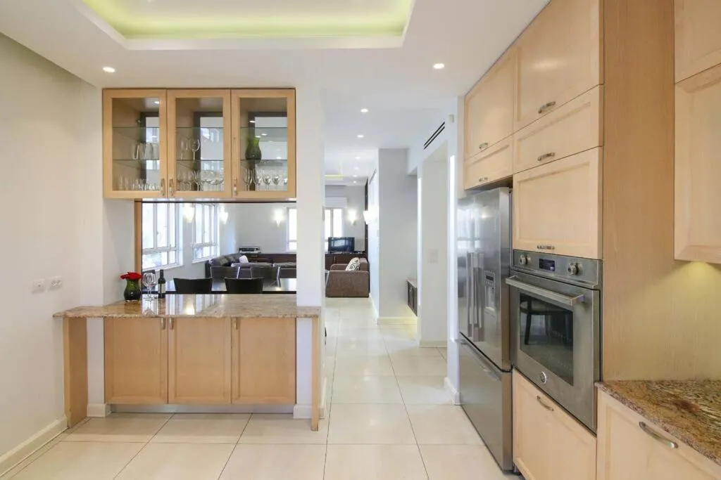 Image 3 of Spacious & Modern 5 bed in the Center of Rechavia!