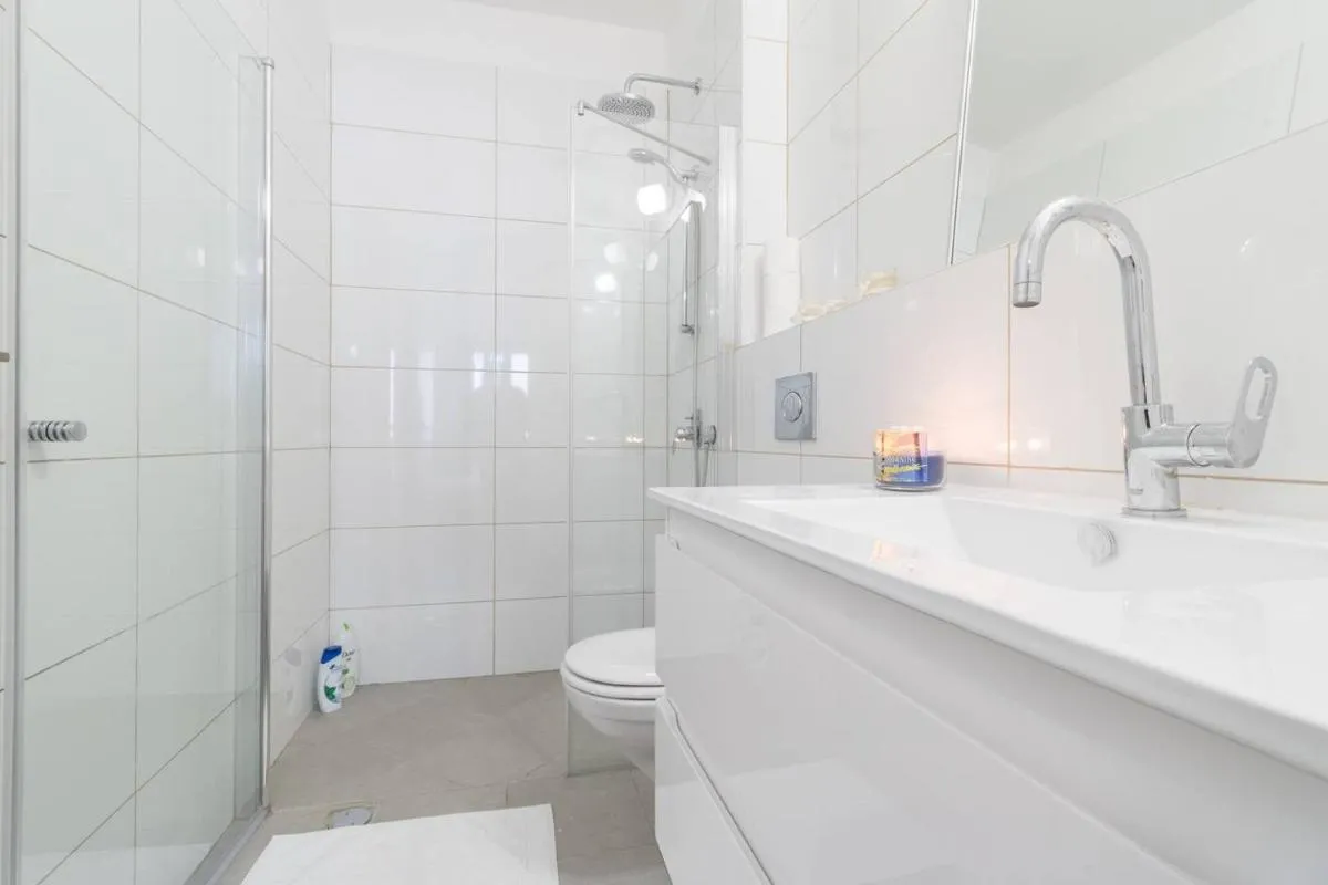 Image 3 of Stylish 2BR/Parking, View Over The Temple Mount