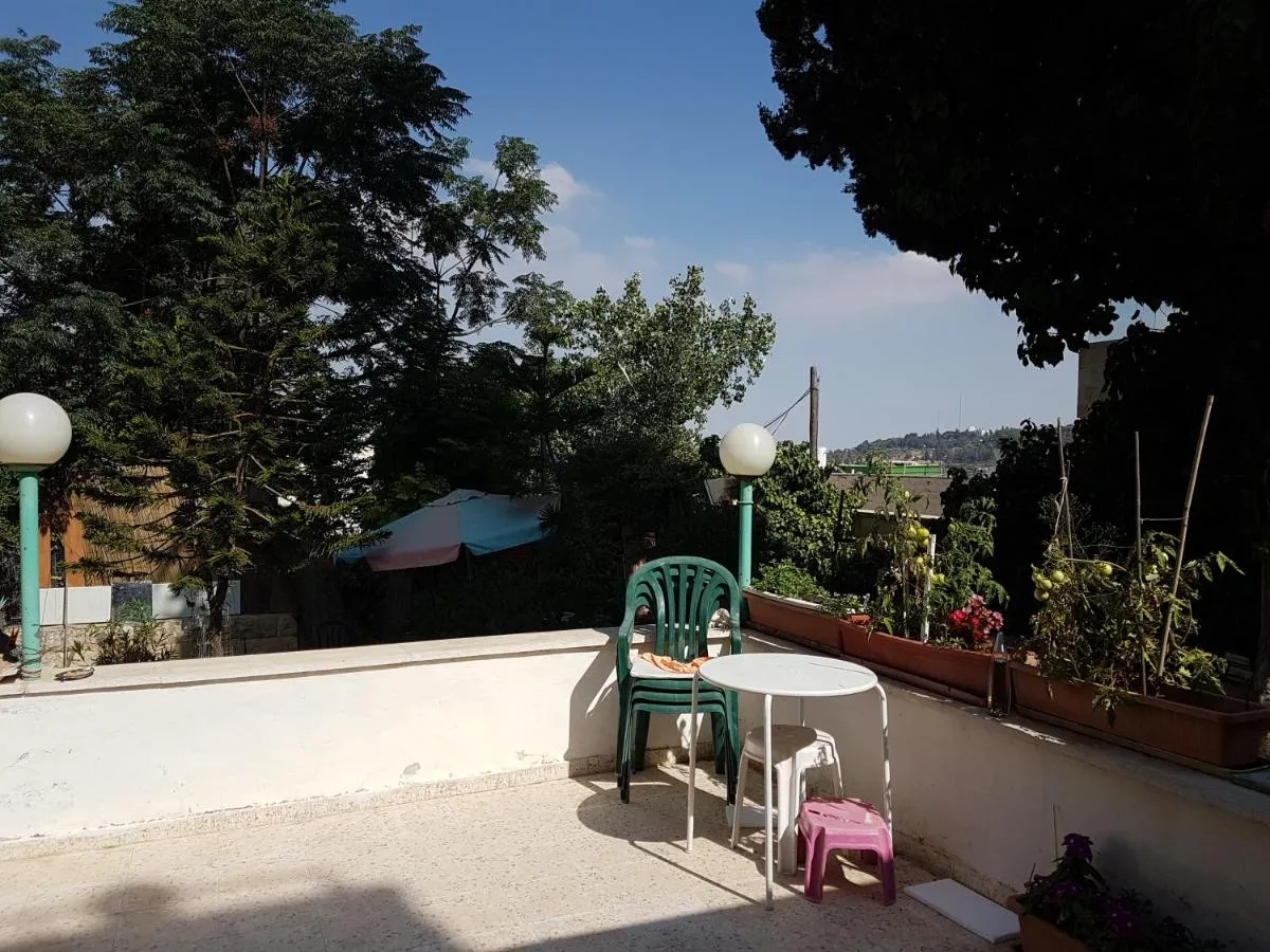 Image 2 of Sunny Apartment