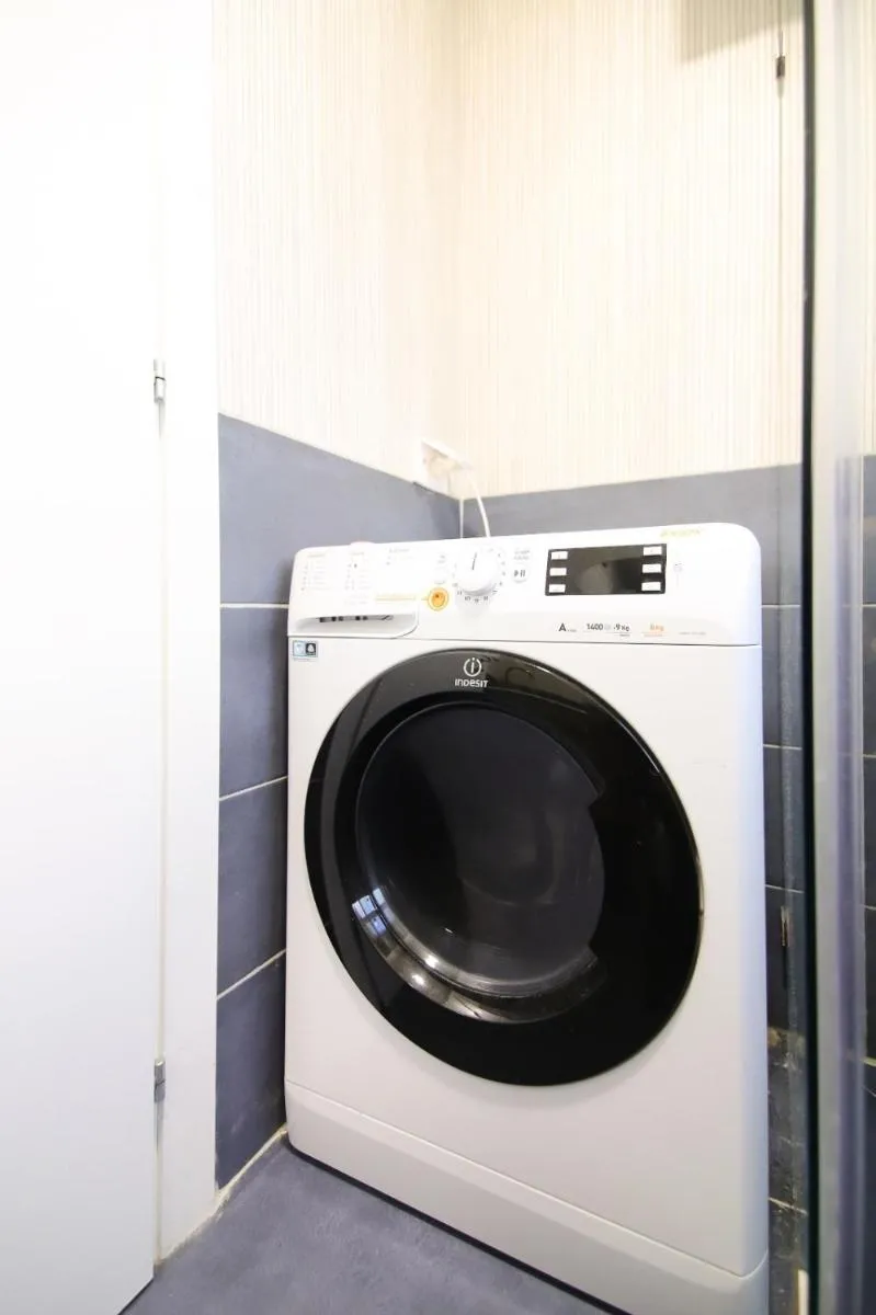 Image 4 of המלך גורג סוויטה