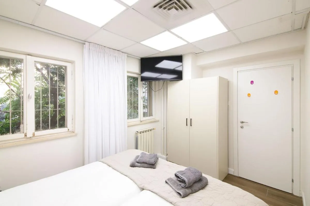 Image 2 of המלך גורג סוויטה