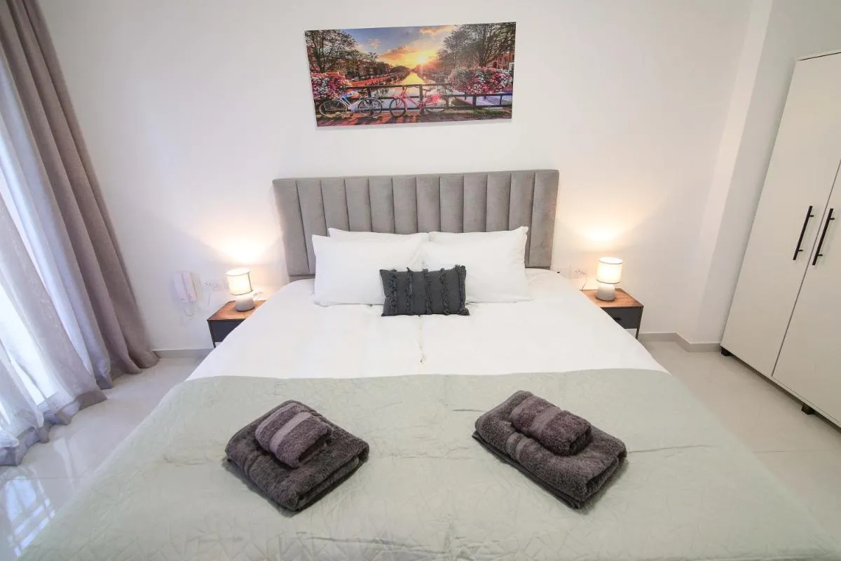 Image 1 of סוויטה אגריפס 8